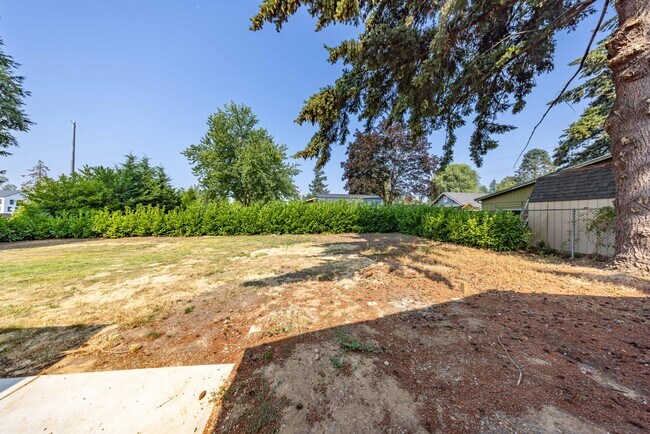 Building Photo - 2 bedr + Bonus Room / Large yard and garage.