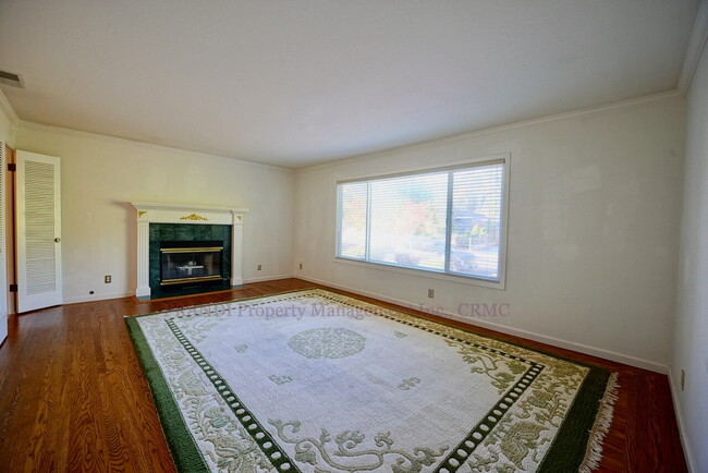 Building Photo - Loma Verde Home with Spacious Backyard, Great Neighborhood!