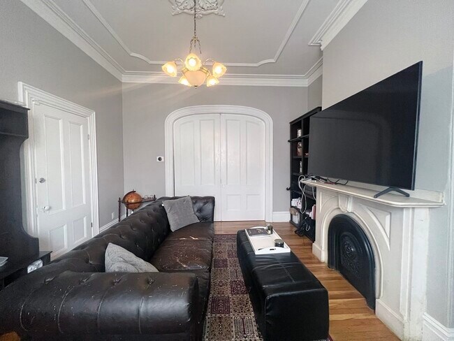 Building Photo - 61 Monmouth St