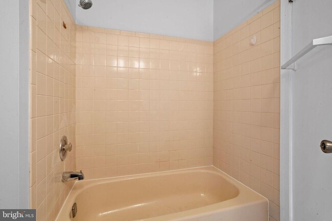 Building Photo - 6 Van Buren Pl