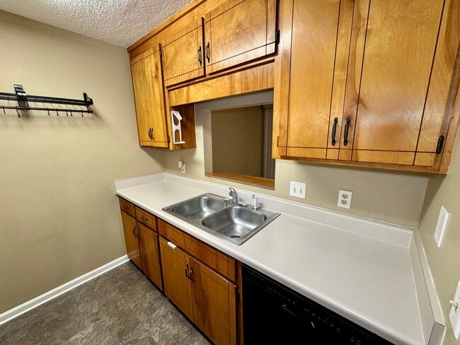 Building Photo - 156 Woodfield Pl