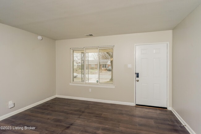 Building Photo - 3113 Maywood Pl