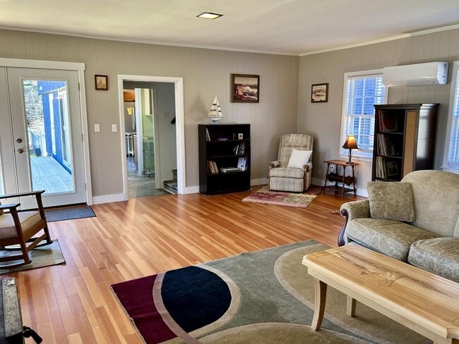 Building Photo - 337 ME-133