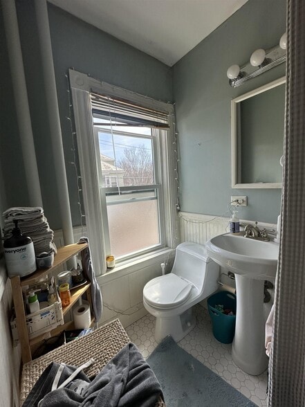 Building Photo - 71 Woods Ave