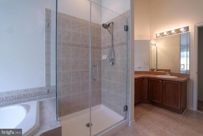 Building Photo - 6 Ocean Breeze Ct