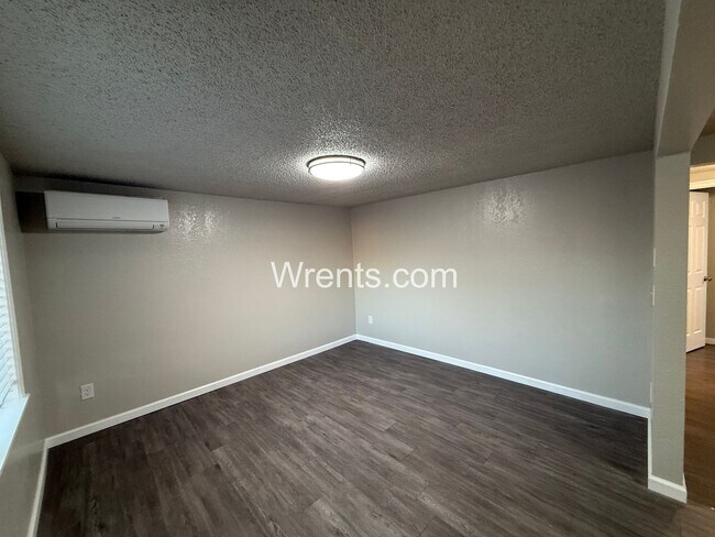 Building Photo - 6319-6321 N Stevens St