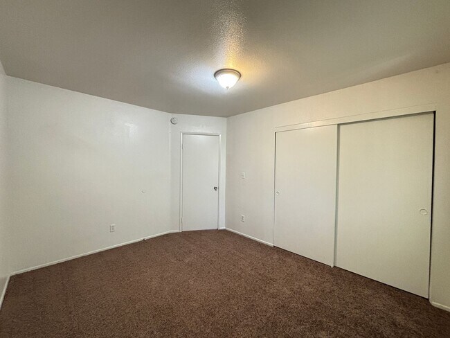 Building Photo - West Lancaster Apartment