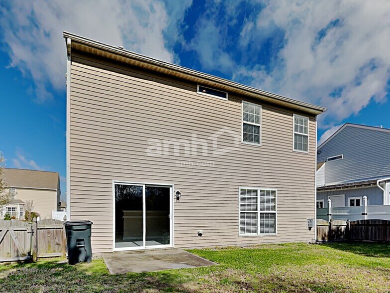 Building Photo - 2528 Ingleside Dr