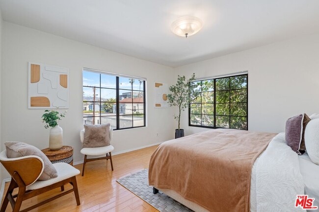 Building Photo - 102 N Sweetzer Ave