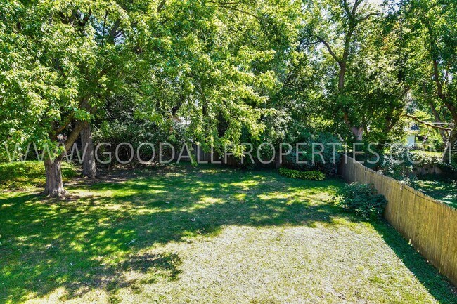 Building Photo - 3 Bedroom, 1.5 Bath Home in West Des Moines