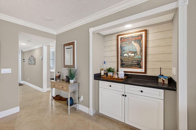 Building Photo - 5055 N Hwy A1A