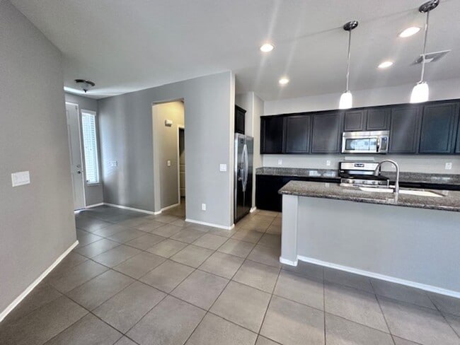 Building Photo - Spacious 3 Bed 2 Bath Home in Desirable Peoria Location