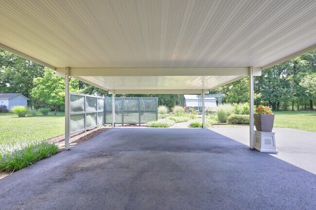 Building Photo - 3215 Arthur Dr