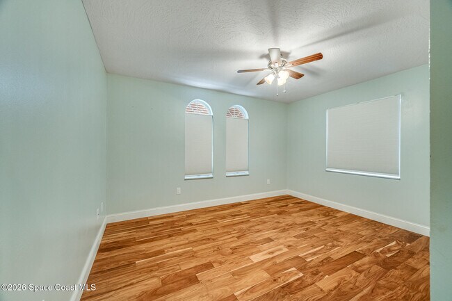 Building Photo - 212 3rd Ave