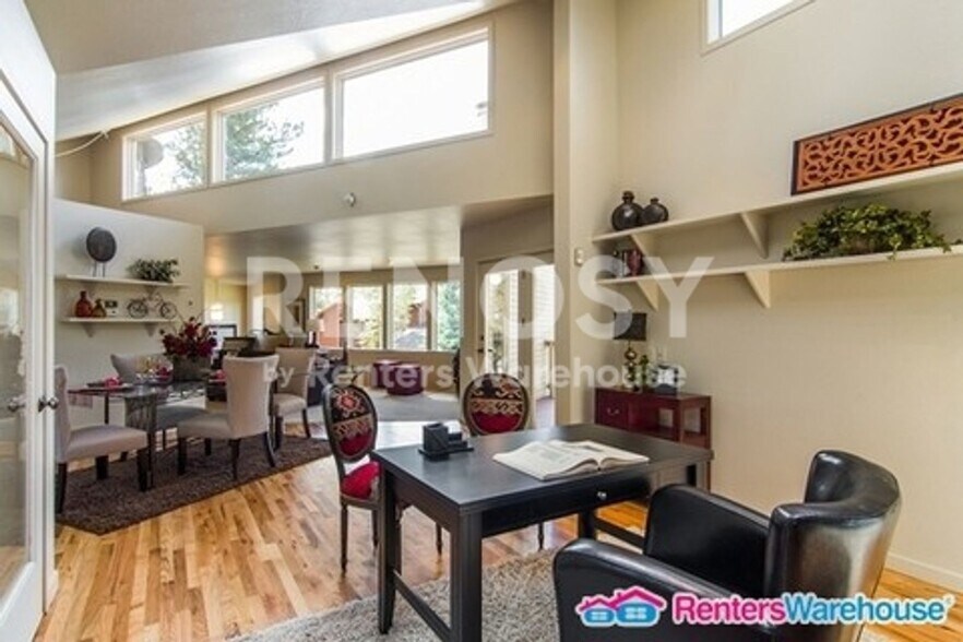 Building Photo - 25260 Montane Dr W