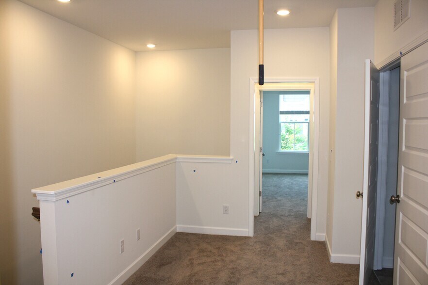 Building Photo - 7803 Flatrock Park Dr