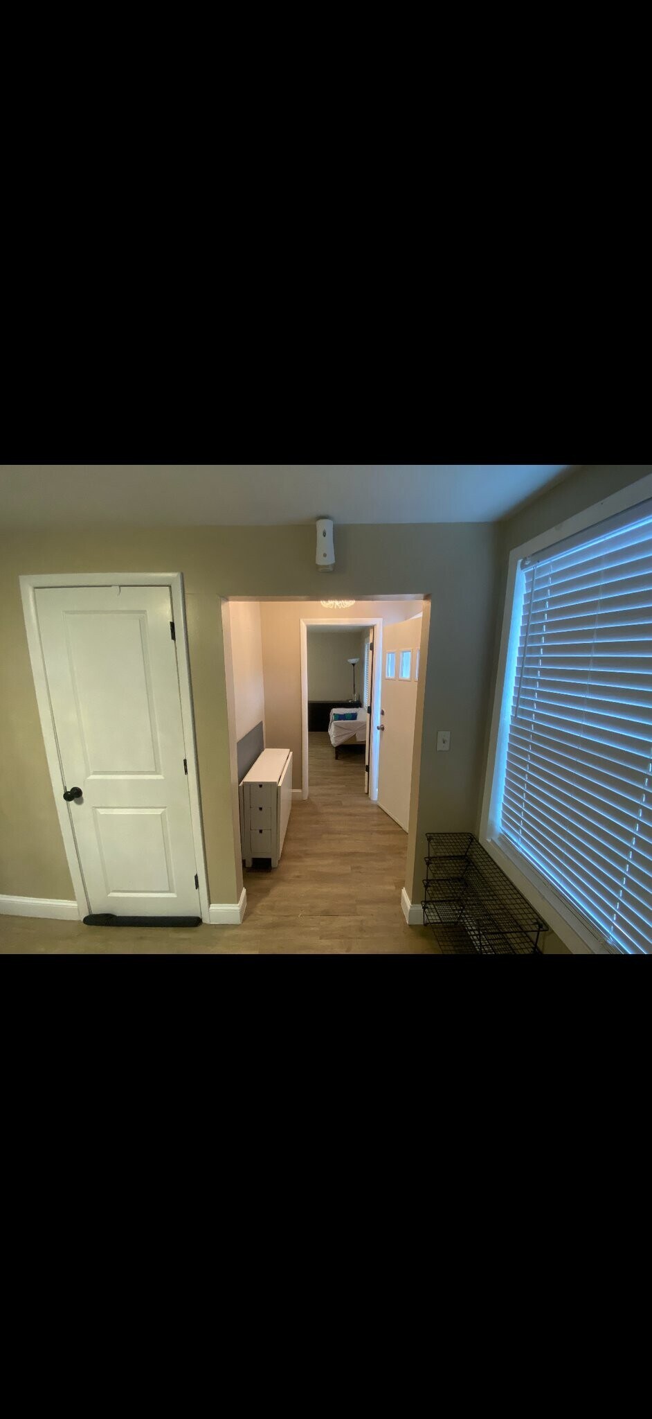 Building Photo - 4 Oak St