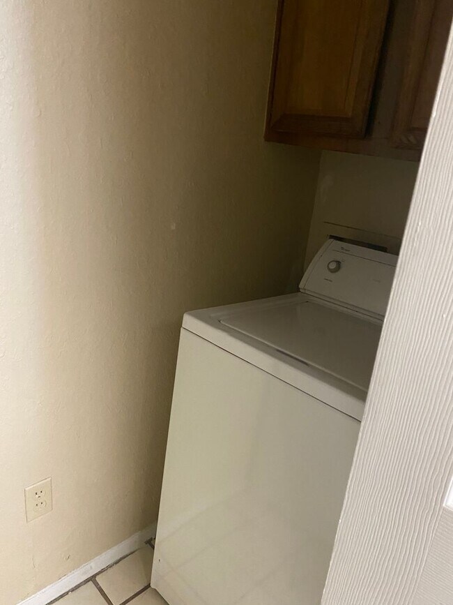 Building Photo - K242 - Croix #219