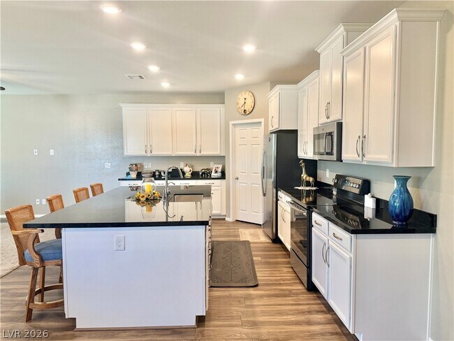 Building Photo - 2697 Blossom Ave