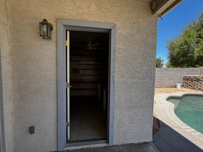 Building Photo - 1631 N Garrett Dr
