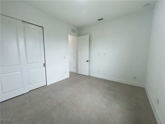Building Photo - 1302 NW 13th Terrace