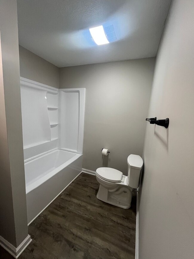 Building Photo - 19 Somersett Dr