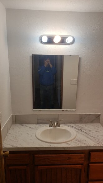 Building Photo - 105 N McKinley St