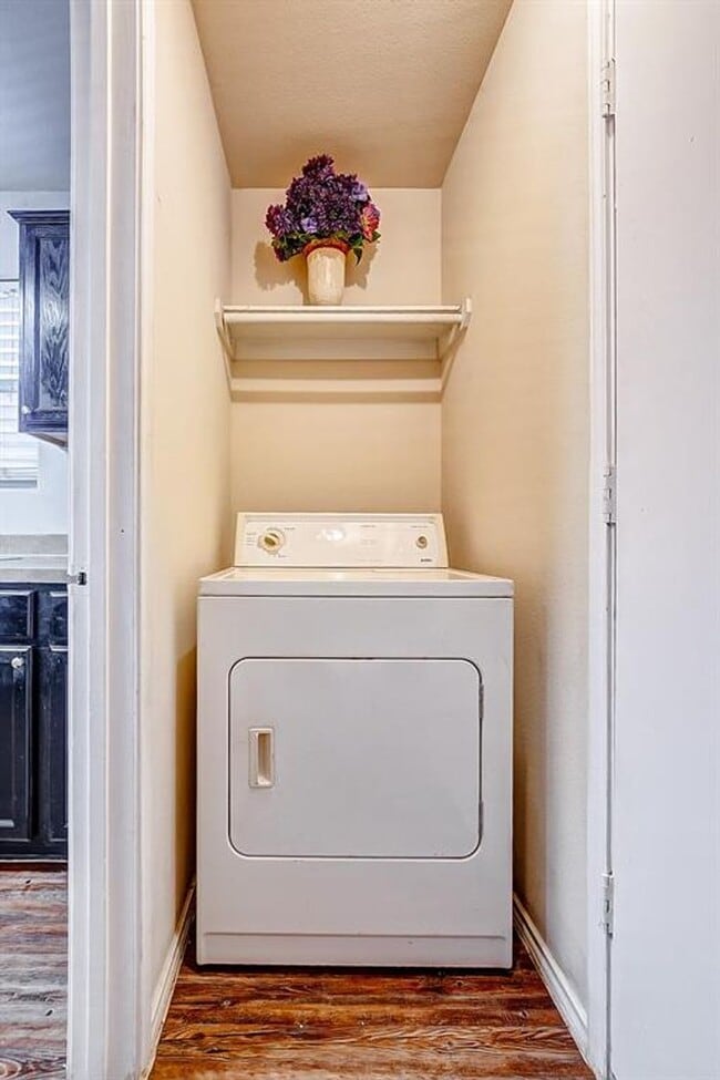 Building Photo - Welcome to this charming one-story home, r...