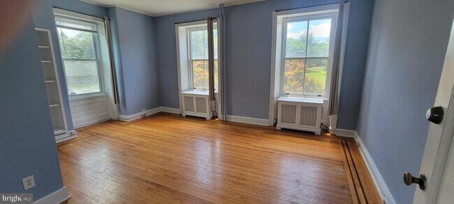 Building Photo - 8155 Ridge Ave