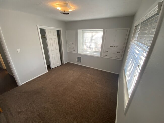 Building Photo - 1317 Oakdale Dr