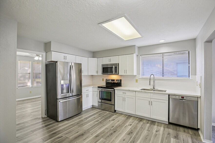 Building Photo - 3715 Wells Mark Dr