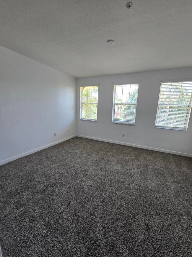 Building Photo - 660 Amador Ln