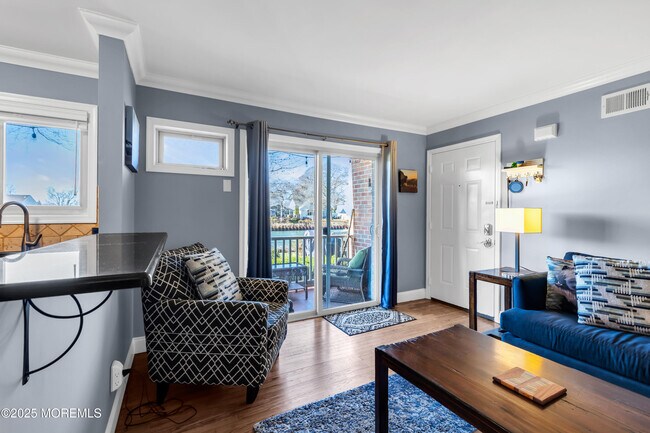 Building Photo - 1641 Elm Ave