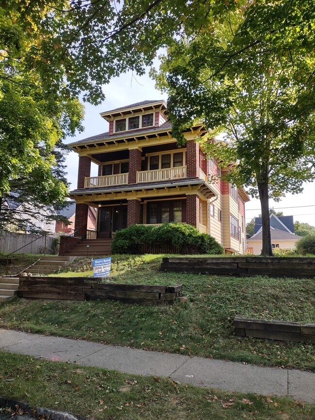 Primary Photo - 2914 S Lenox St