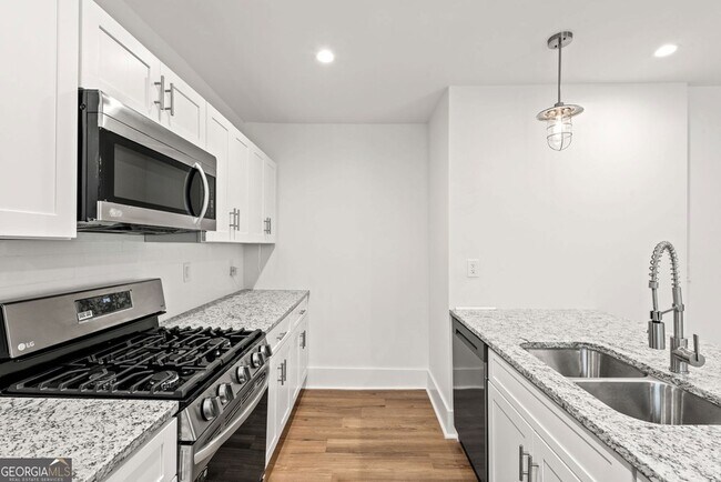 Building Photo - 636 Francis Pl NW