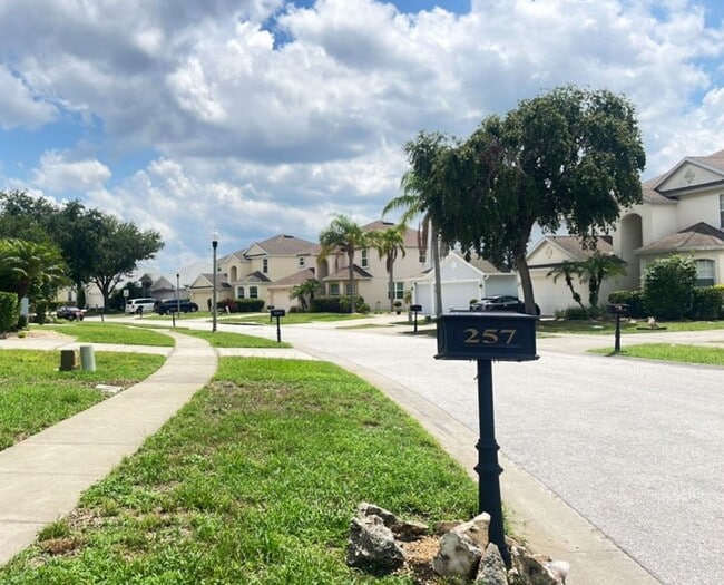 Building Photo - 4 BR 3 BA          POOL HOME    Highlands ...