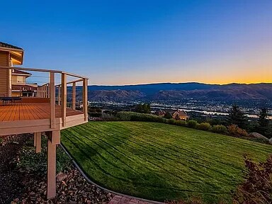 Building Photo - 2467 Twin Peaks Vw