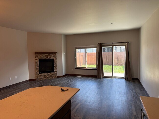 Building Photo - 1300 Westwood Cir