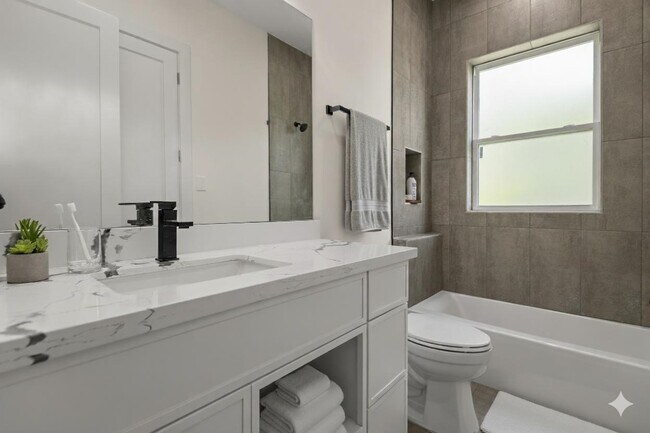 Building Photo - 5117 Schuler St