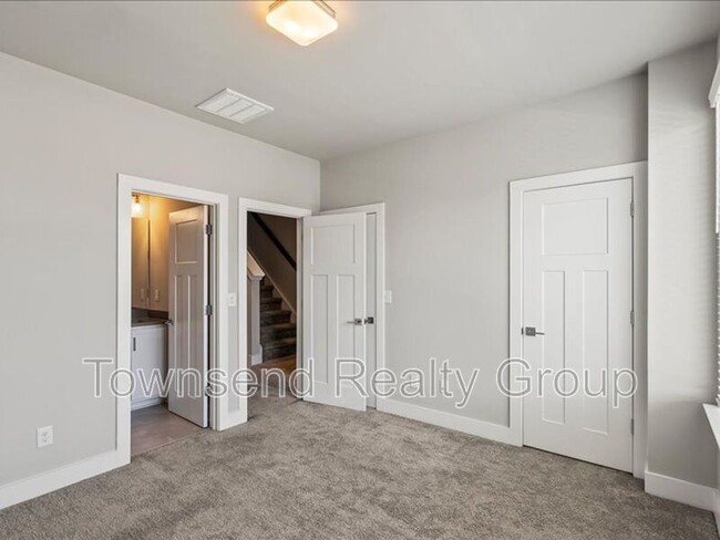 Building Photo - 2122 Bryant Park Dr