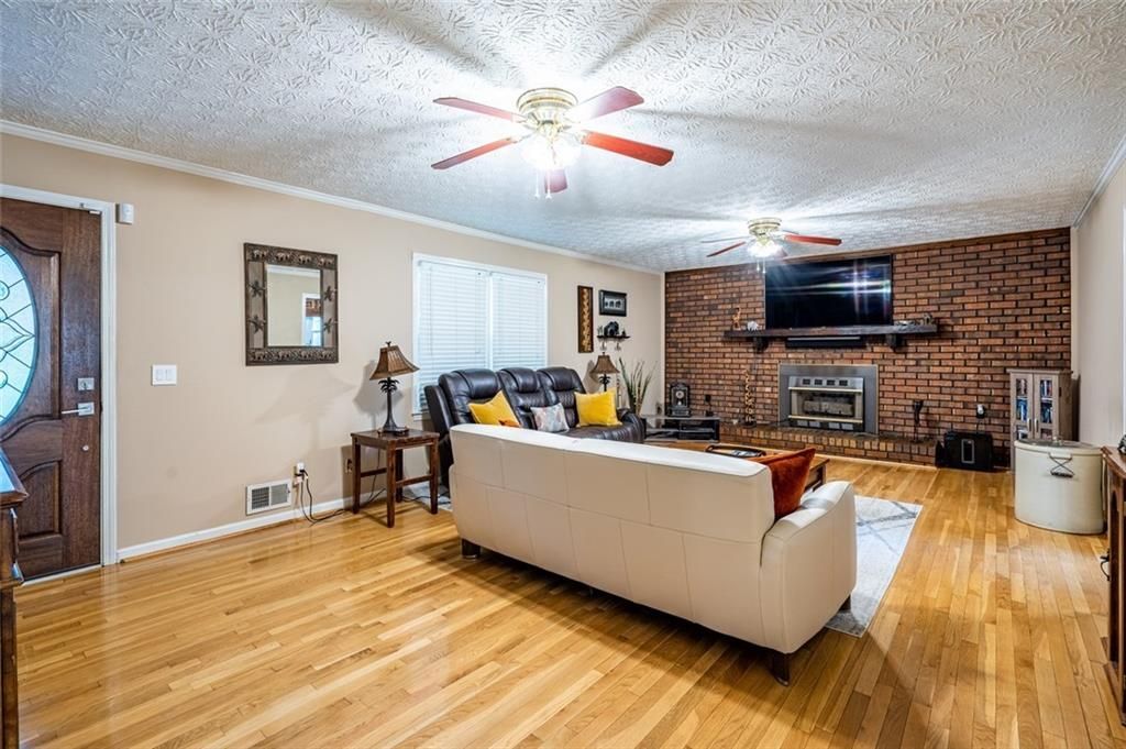 Building Photo - 465 Dobbs Rd