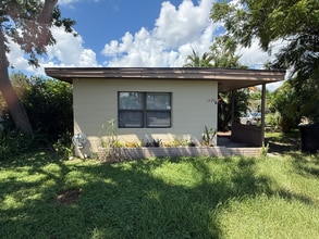 Building Photo - 1020 Queen St N