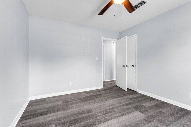 Building Photo - 701 Southlawn Dr