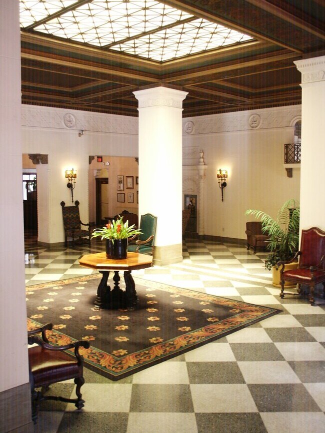 Building Photo - 315 W 3rd St