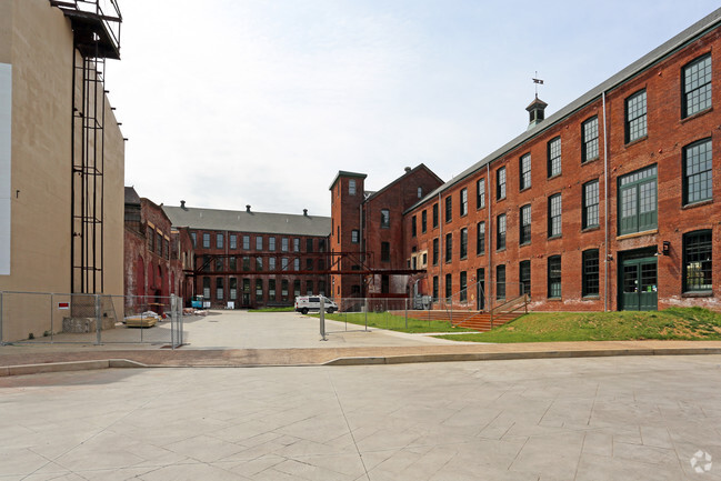 Building Photo - Simon Silk Mill