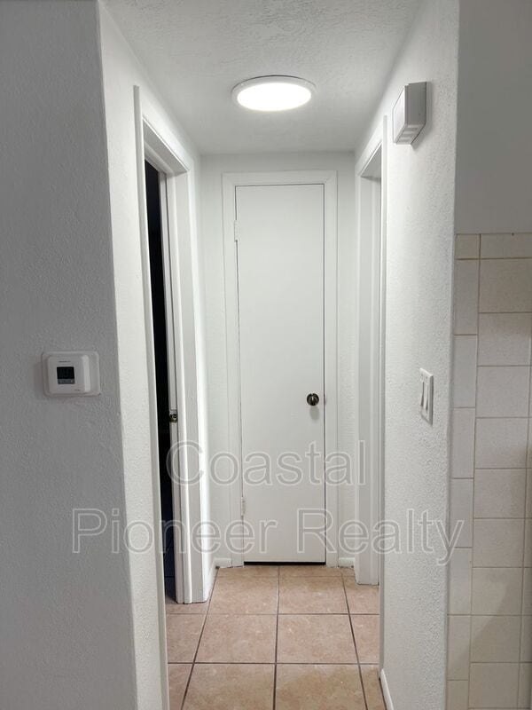 Building Photo - 5829 Elm St