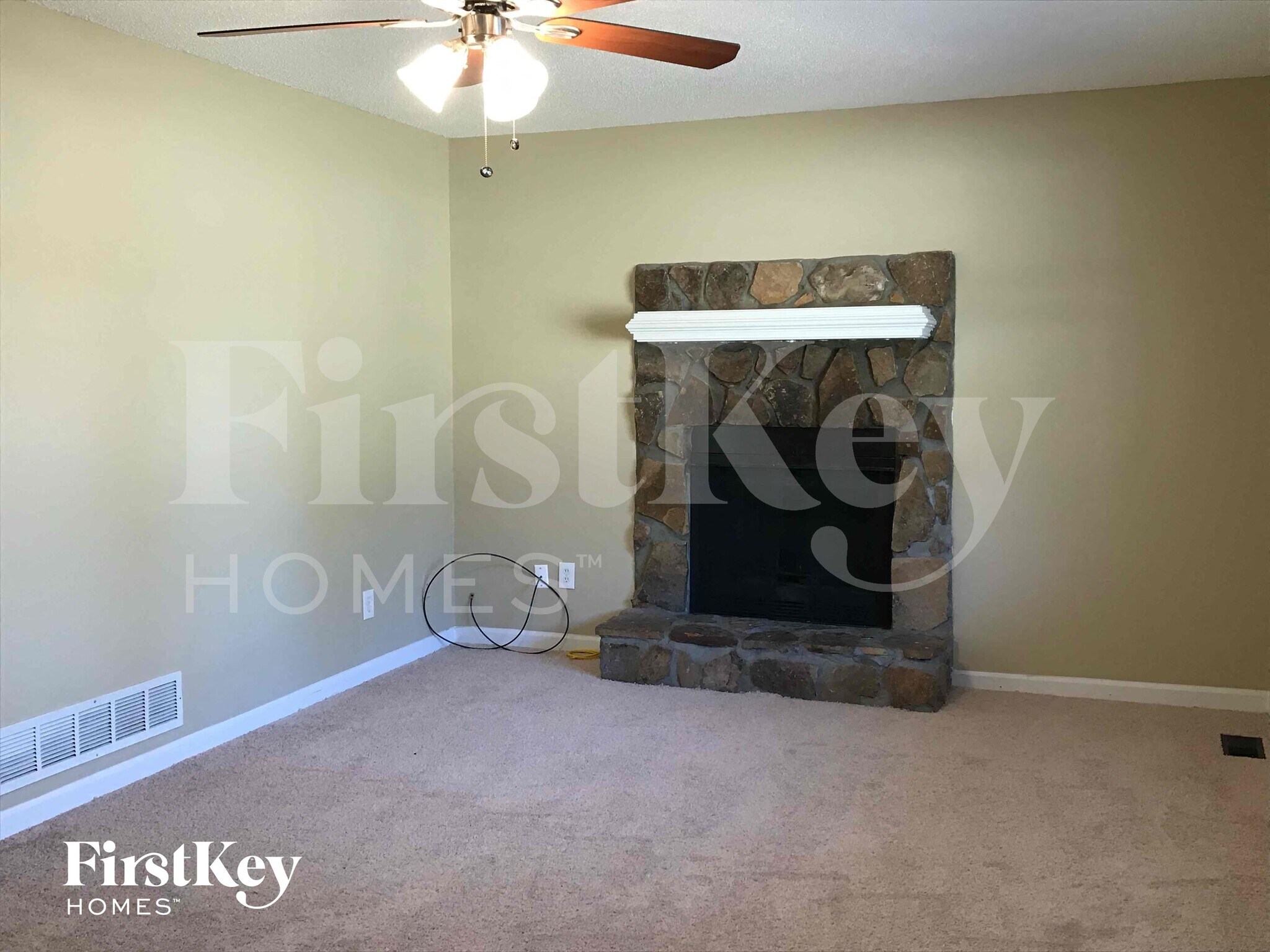 Building Photo - 3675 Sharon Dr