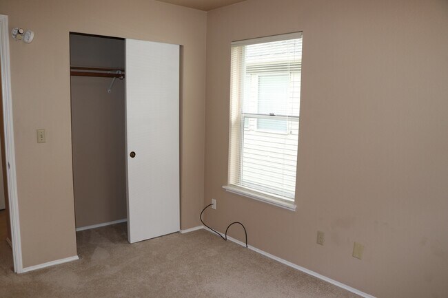 Building Photo - 3 Bed 2.5 Bath House In Leschi