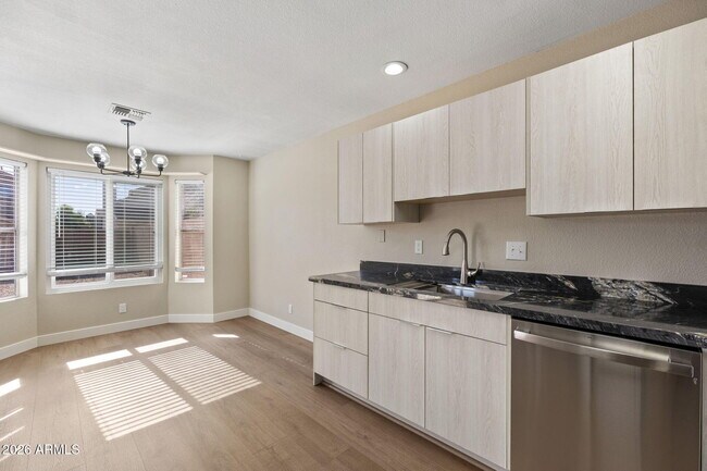 Building Photo - 1811 S 39th St