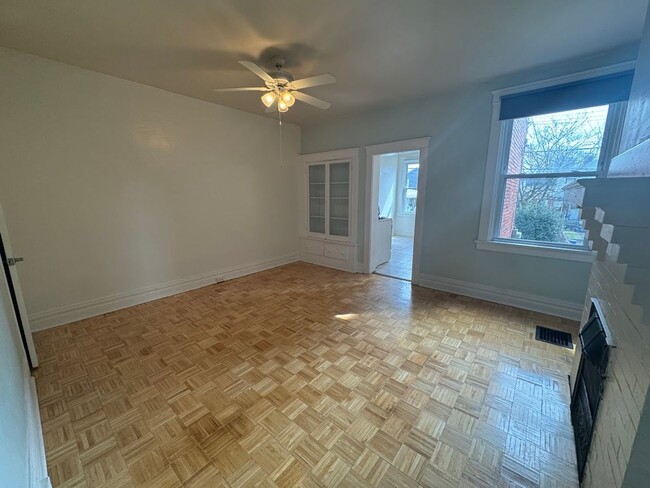 Building Photo - Updated Row House in Beautiful Morningside!